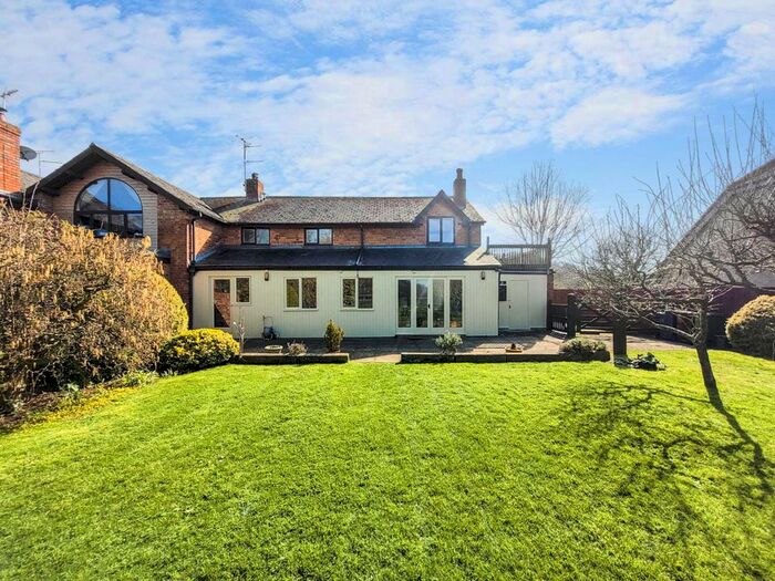 3 Bedroom Property For Sale In Walnut Bank Drive, Teddington, Tewkesbury, Gloucestershire, GL20