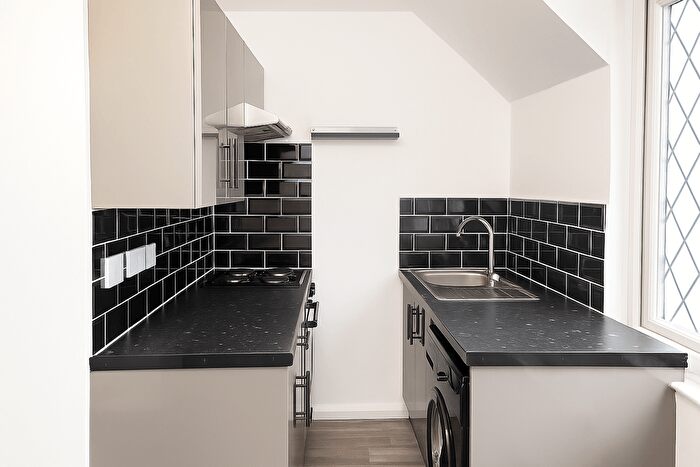 2 Bedroom Flat To Rent In Dene Close, Outwood Lane, Chipstead, Coulsdon, CR5