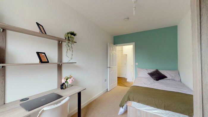 2 Bedroom Flat To Rent In St Michaels Lane, Headingley, Leeds, LS6