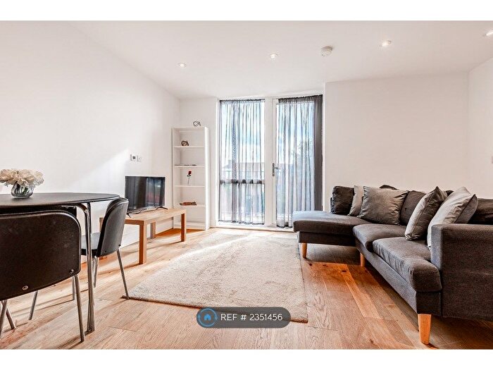 2 Bedroom Flat To Rent In Central Cross Apartments, Croydon, CR0