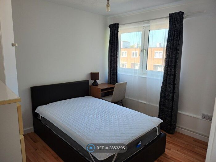 Studio To Rent In Billington House, London, SW8
