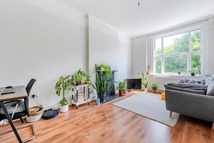 1 Bedroom Flat For Sale In Burnt Ash Hill, London, SE12