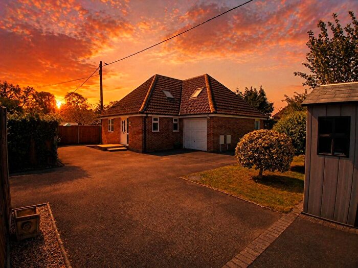 3 Bedroom Detached House For Sale In Stephens Close, Mortimer Common, Reading, Berkshire, RG7