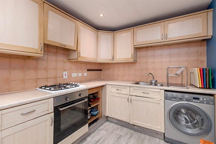 1 Bedroom Flat For Sale In Kirkwood Place, Meadowbank, Edinburgh, EH7