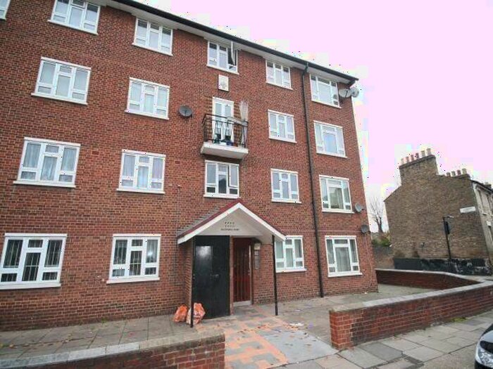 3 Bedroom Flat To Rent In Southwell Road, Camberwell, SE5