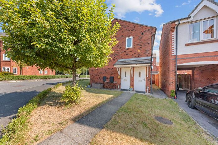 2 Bedroom Flat For Sale In Thorneycroft Drive, Warrington, WA1
