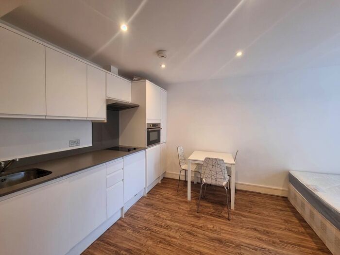 Studio To Rent In Hampden Road, London, N8