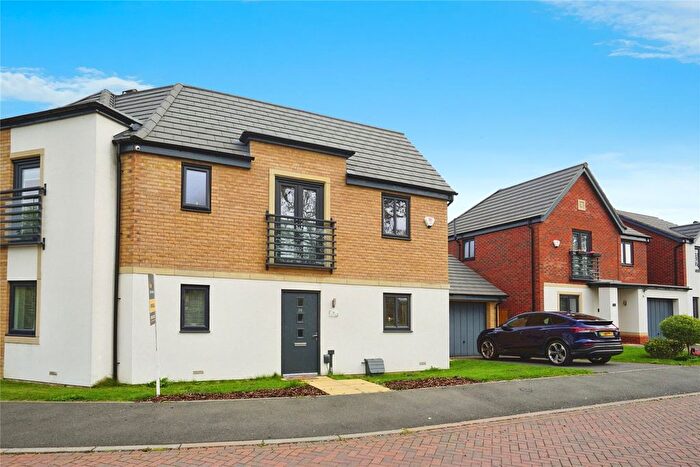 3 Bedroom Semi-Detached House For Sale In Deacon Road, Birstall, Leicester, LE4