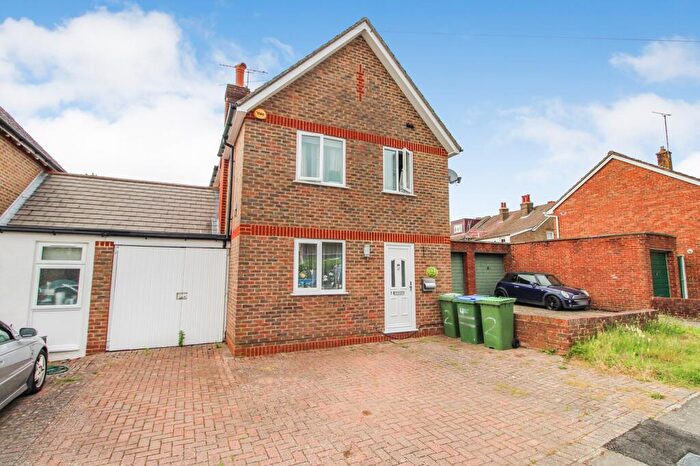 3 Bedroom Detached House For Sale In Hardy Close, Horsham, West Sussex., RH12