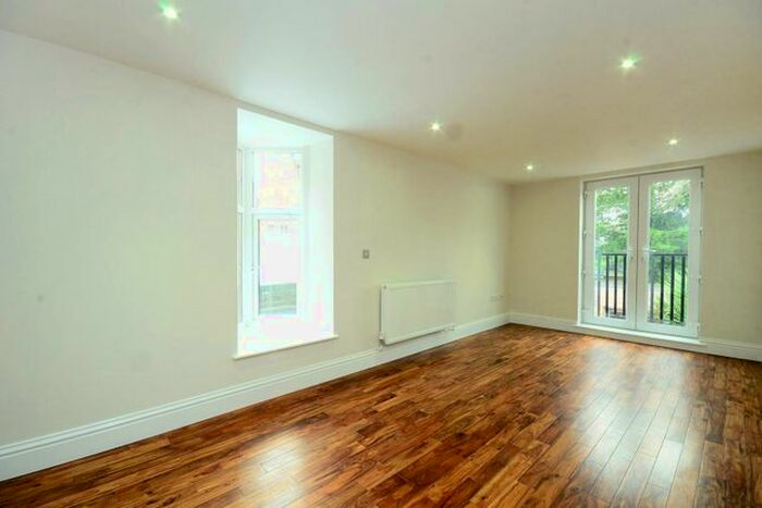 2 Bedroom Flat To Rent In Upper Richmond Road, Putney, London, SW15