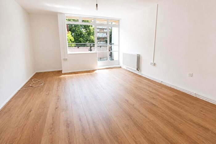 2 Bedroom Maisonette To Rent In Gilpin Crescent, Edmonton Angel, N18