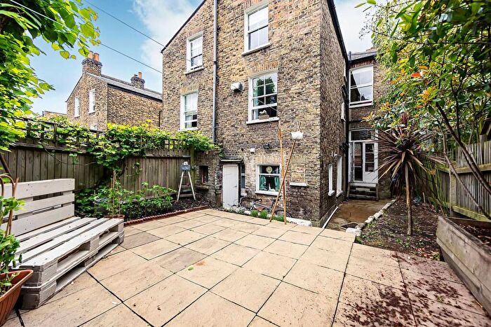 1 Bedroom Flat To Rent In Wakehurst Road, Clapham Junction, London, SW11