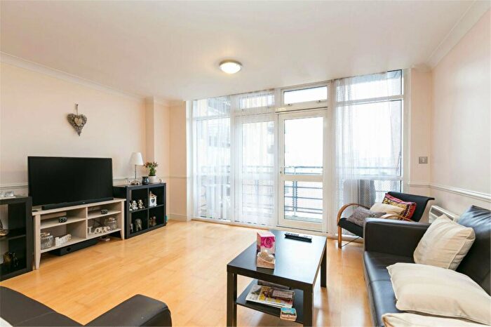 2 Bedroom Apartment To Rent In Langbourne Place, Island Gardens, London, E14