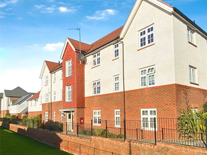 2 Bedroom Apartment For Sale In Austen Grove, Arborfield Green, Reading, RG2