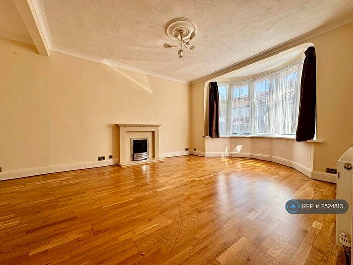 3 Bedroom Terraced House To Rent In Grangeway Gardens, London, IG4