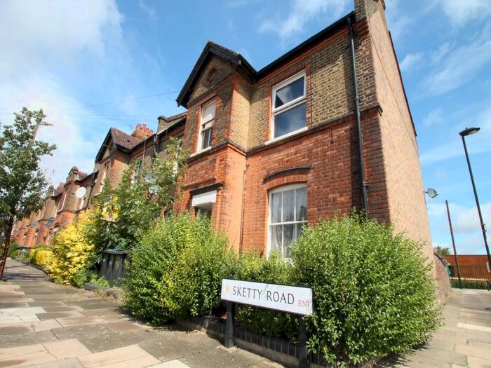 1 Bedroom Flat To Rent In Sketty Road, London, EN1