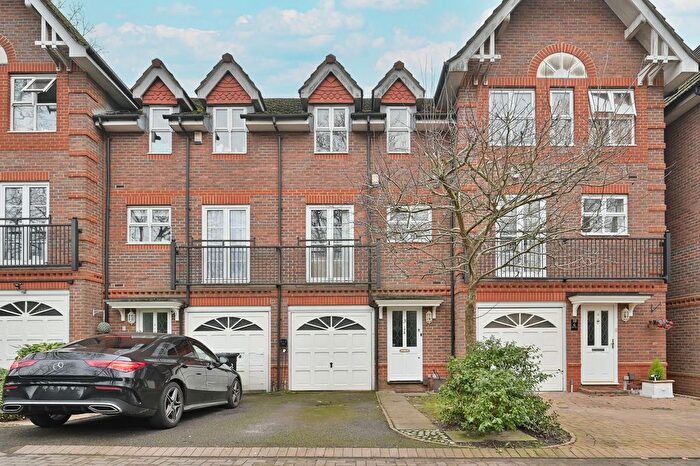 4 Bedroom Town House For Sale In Cherrydale, Watford, WD18