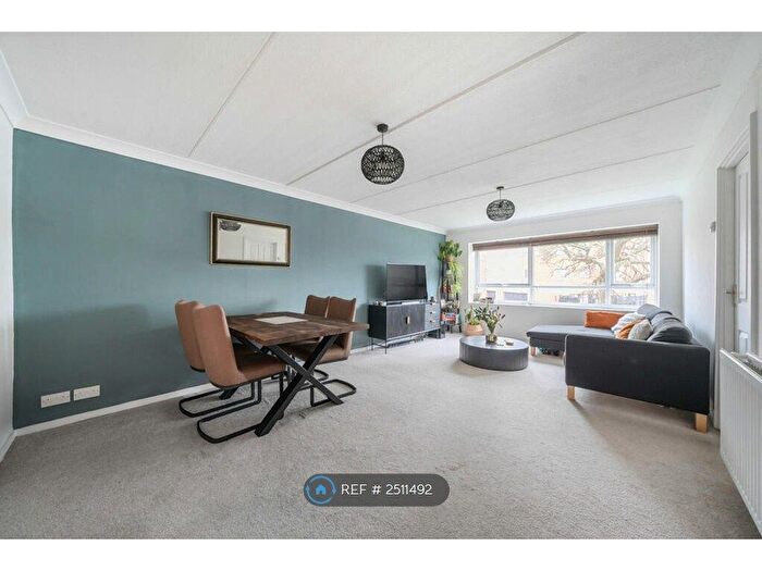 2 Bedroom Flat To Rent In Solomons Hill, Rickmansworth, WD3