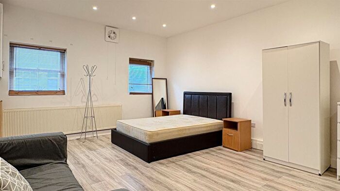 Studio To Rent In Brook Mews North, London, W2