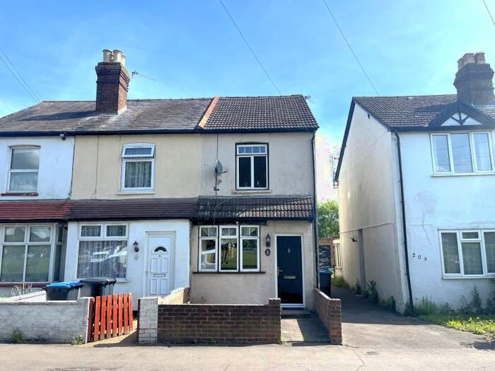 3 Bedroom End Of Terrace House To Rent In Pooley Green Road, Egham, TW20