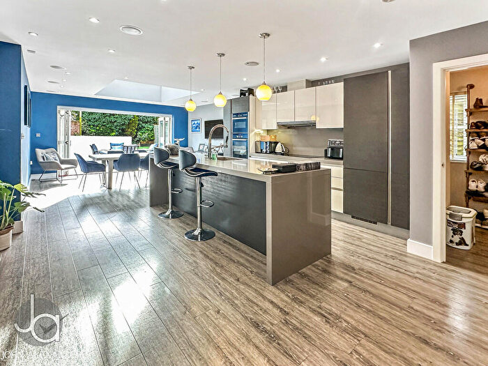 4 Bedroom Detached House For Sale In Lexden Road, Colchester, CO3