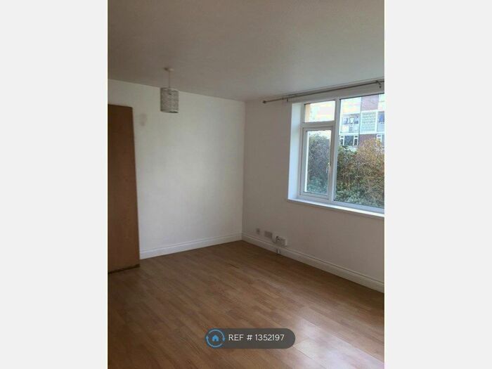 3 Bedroom Maisonette To Rent In Vaagso Close, Plymouth, PL1