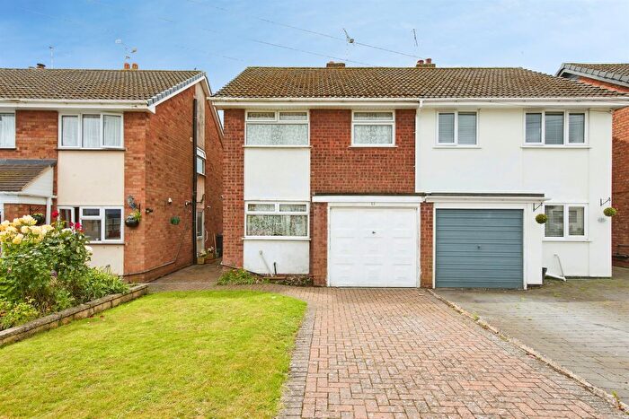 3 Bedroom Semi-Detached House For Sale In Aspen Road, Barton Under Needwood, Burton-On-Trent, DE13
