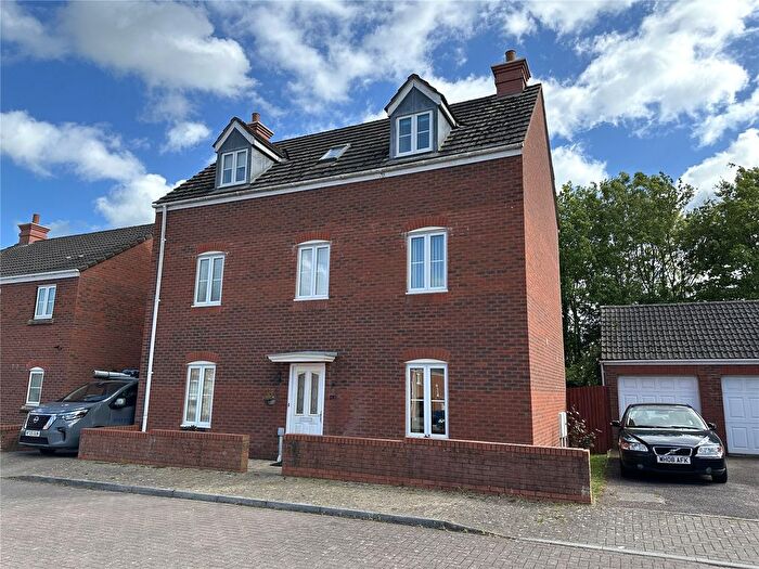 4 Bedroom Detached House To Rent In Queens Close, Chard, Somerset, TA20