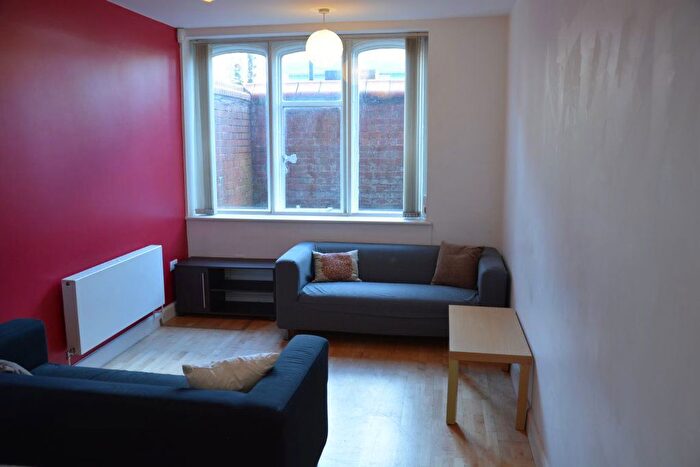 2 Bedroom Flat To Rent In Bristol Road, Selly Oak, Birmingham, B29