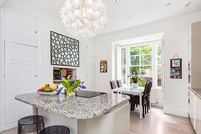 2 Bedroom Flat For Sale In Edith Grove, London, SW10