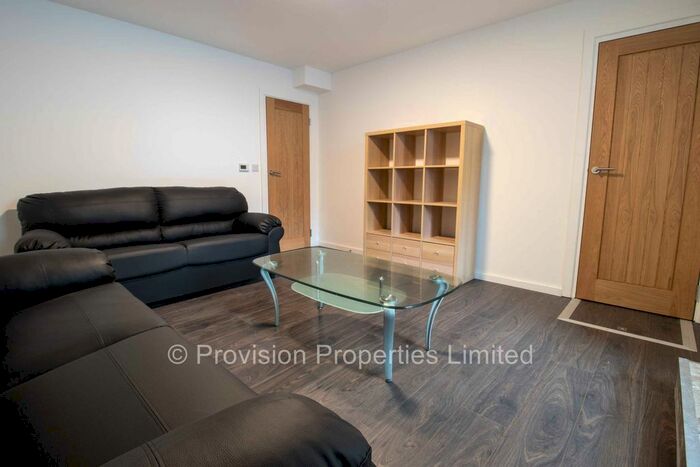 2 Bedroom Flat To Rent In Cliff Road, Woodhouse, Leeds, LS6