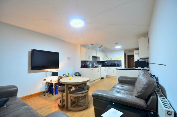 7 Bedroom End Of Terrace House To Rent In / Academic Year Lovely Double Bedroom, Bathroom Student House, Selly Oak, Free Ultrafast M Broadband, B29