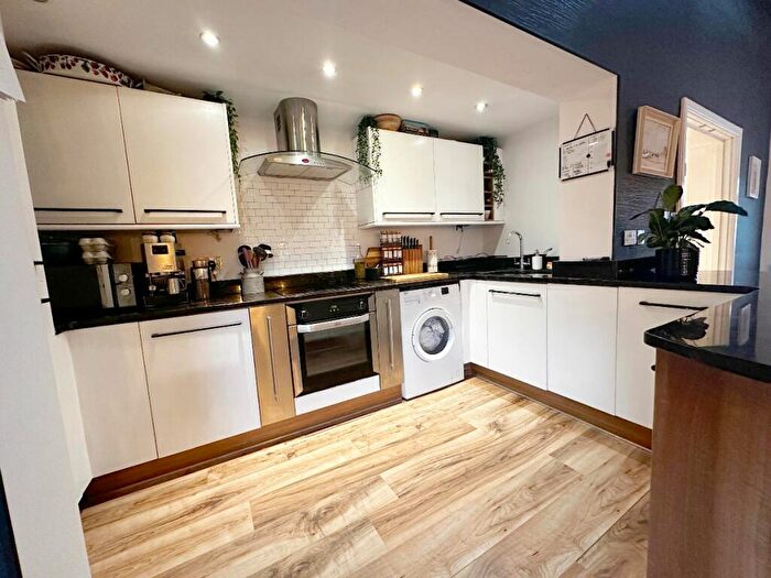 2 Bedroom Apartment For Sale In West Rock, Saltisford, Warwick, CV34