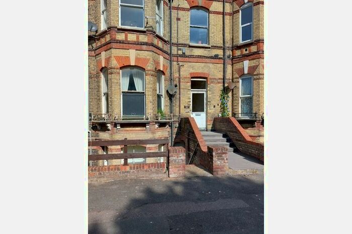 1 Bedroom Flat For Sale In Westbourne Gardens, Folkestone, Kent, CT20