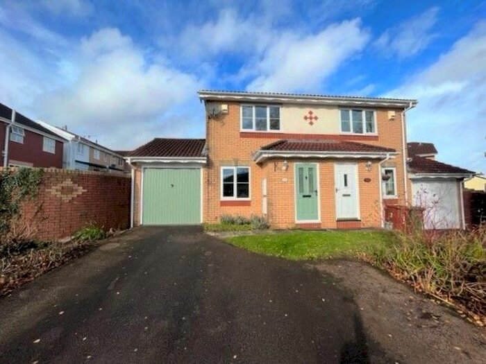 2 Bedroom Property To Rent In Meadow Way, Caerphilly, CF83