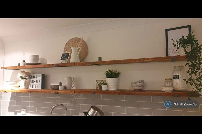 2 Bedroom Flat To Rent In Holly Lodge, Nottingham, NG2