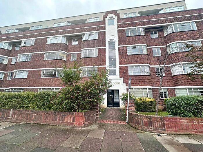 3 Bedroom Flat To Rent In Oman Avenue, London, NW2