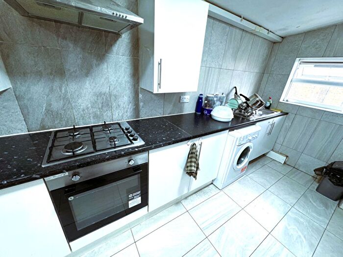 3 Bedroom Flat To Rent In Romford Road, London, E7