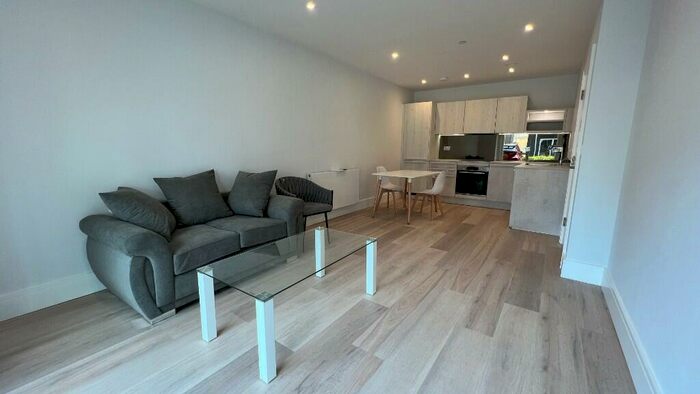 1 Bedroom Flat To Rent In Eastport Apartments, Green Park Village, Reading, Berkshire, RG2