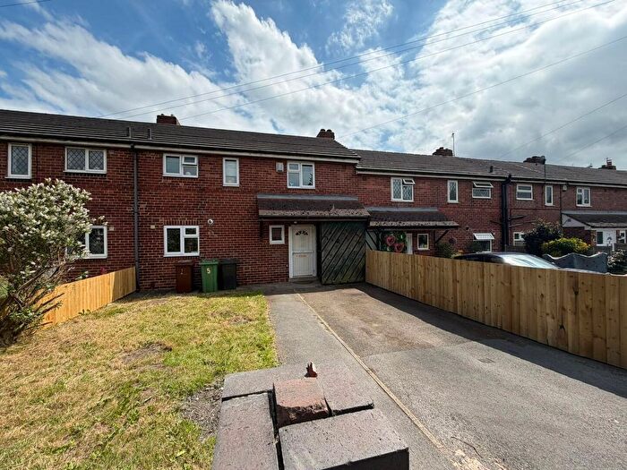 3 Bedroom Terraced House For Sale In Poole Square, Leeds, LS15