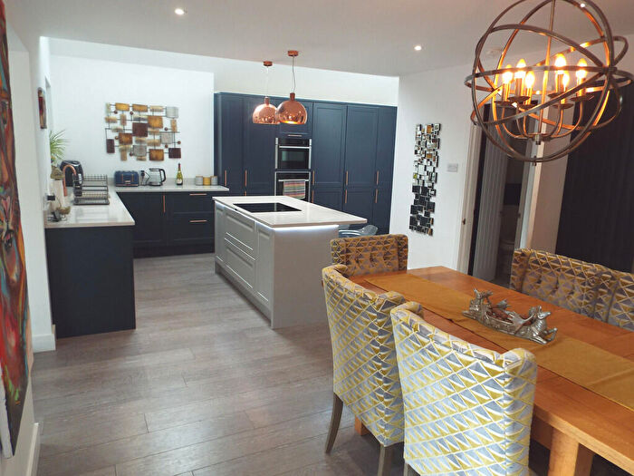 3 Bedroom Detached House For Sale In Chanterlands Avenue, HU5