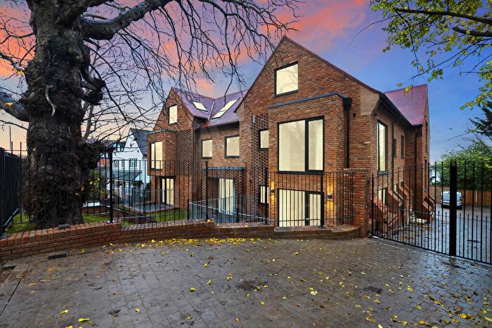 1 Bedroom Apartment To Rent In High Road, Loughton, Essex, IG10