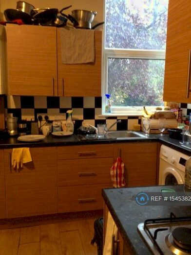 10 Bedroom Semi-Detached House To Rent In Gedling Grove, Nottingham, NG7