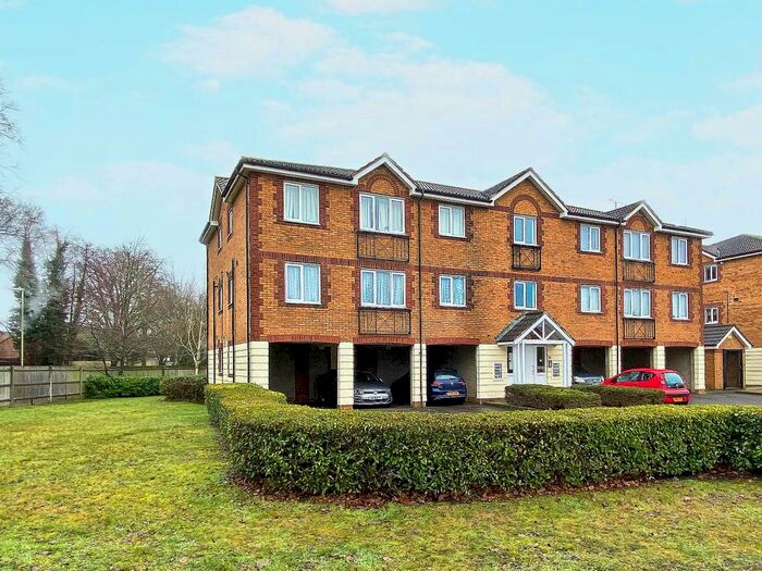 2 Bedroom Flat To Rent In Ellen Drive, Fleet, Hampshire, GU51