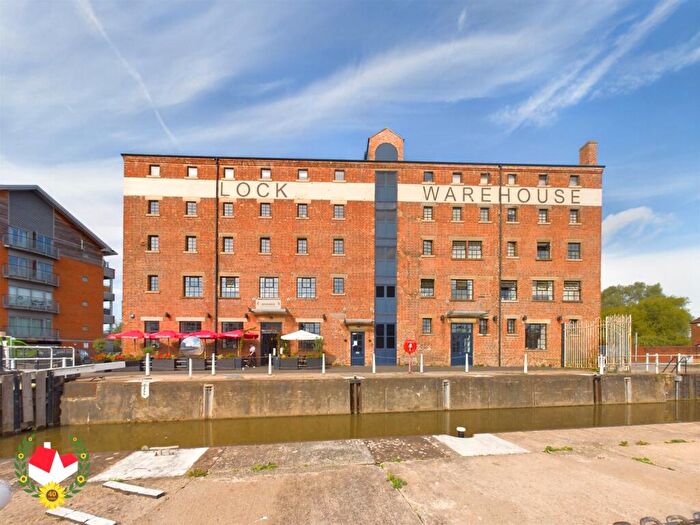 2 Bedroom Flat For Sale In Severn Road, Lock Warehouse Severn Road, GL1