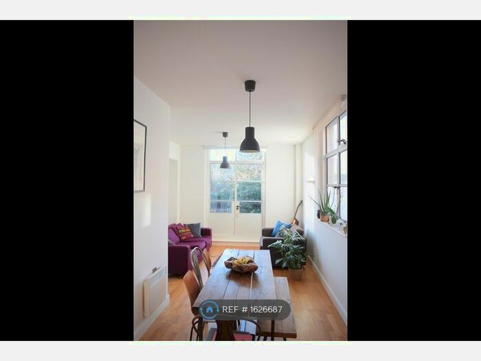 2 Bedroom Flat To Rent In Queen Street, Hitchin, SG4