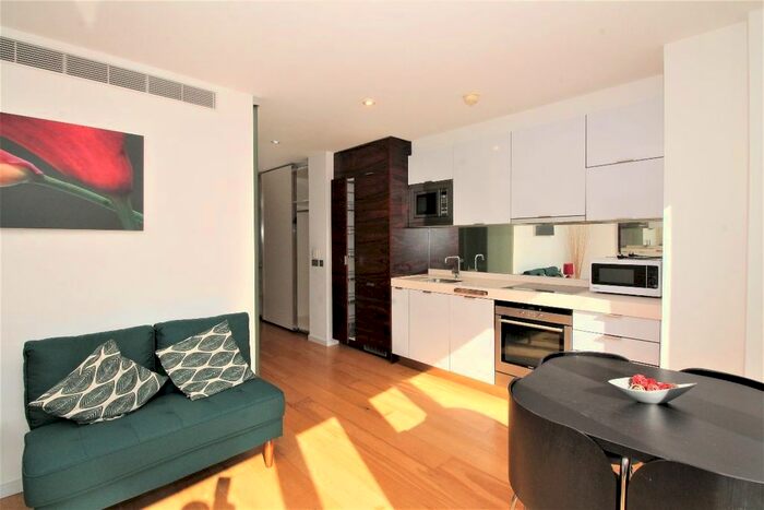 Studio To Rent In Fairmont Avenue, London, E14