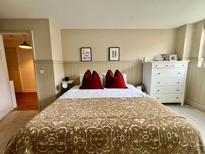 2 Bedroom Flat For Sale In Schoolhouse Yard, Bloomfield Road, Woolwich, London, SE18