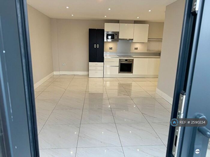 2 Bedroom Flat To Rent In Gordon Road, High Wycombe, HP13