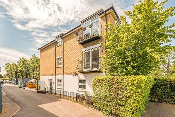 2 Bedroom Flat For Sale In Portsmouth Road, Surbiton, KT6